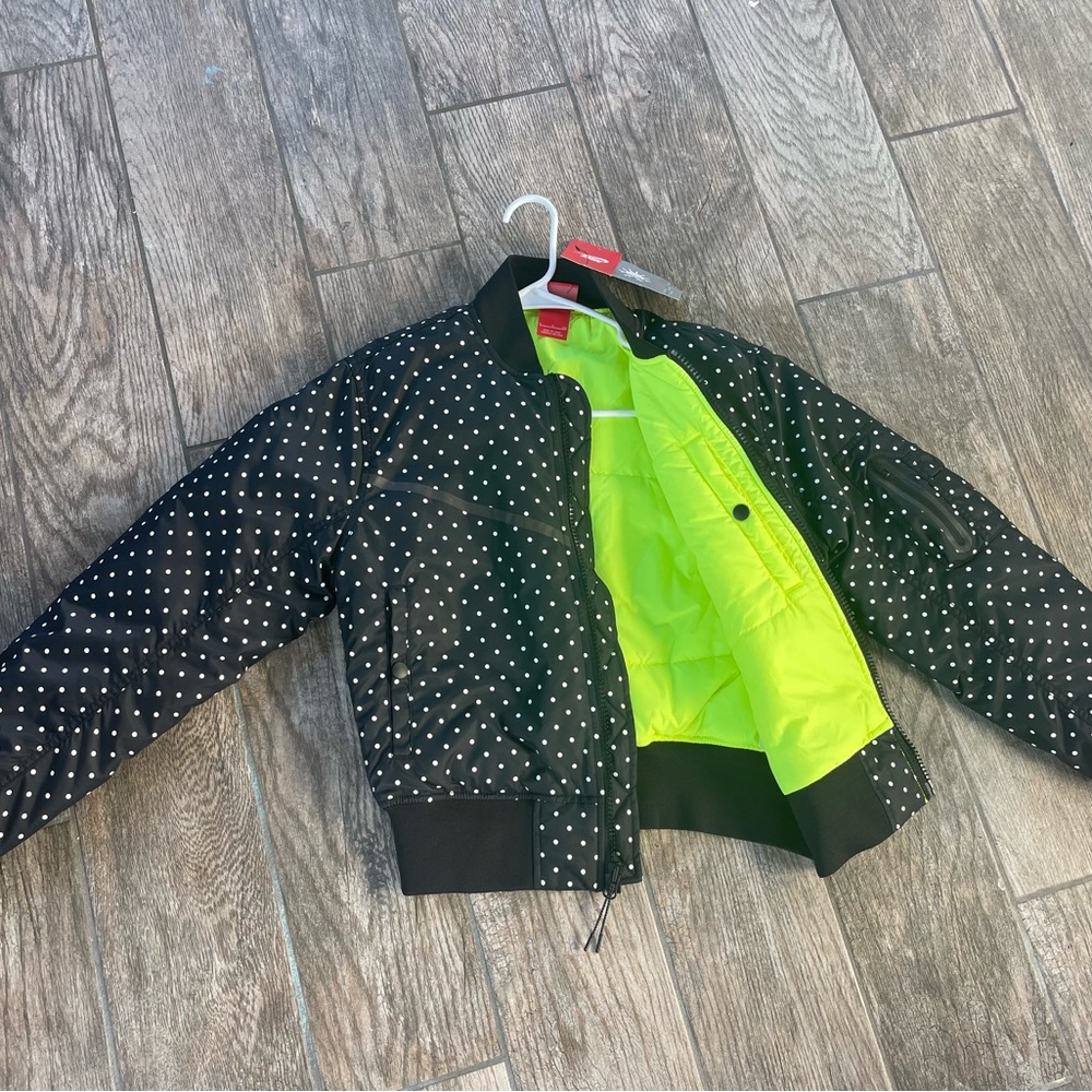 Brand New Nike Women’s Puffer Jacket - Picture 4 of 11